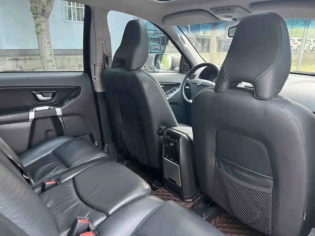 Volvo XC90 2013 2.5T T5 Luxury Upgrade Edition