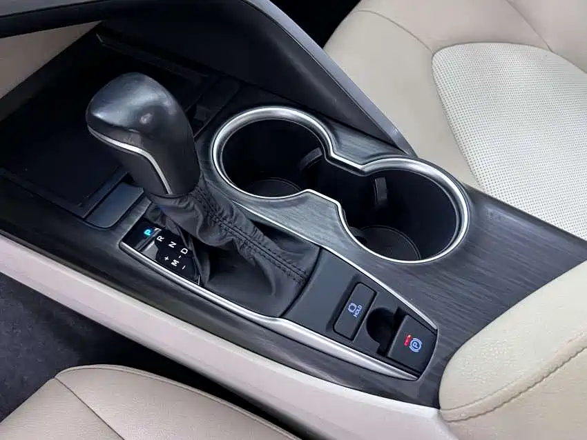 Camry 2021 2.0G Luxury Edition