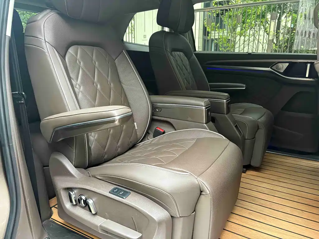 Viloran 2020 380TSI Prestige Edition