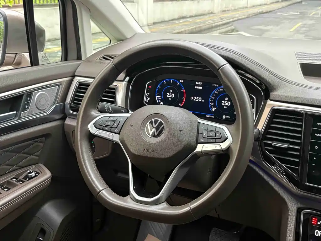 Viloran 2020 380TSI Prestige Edition