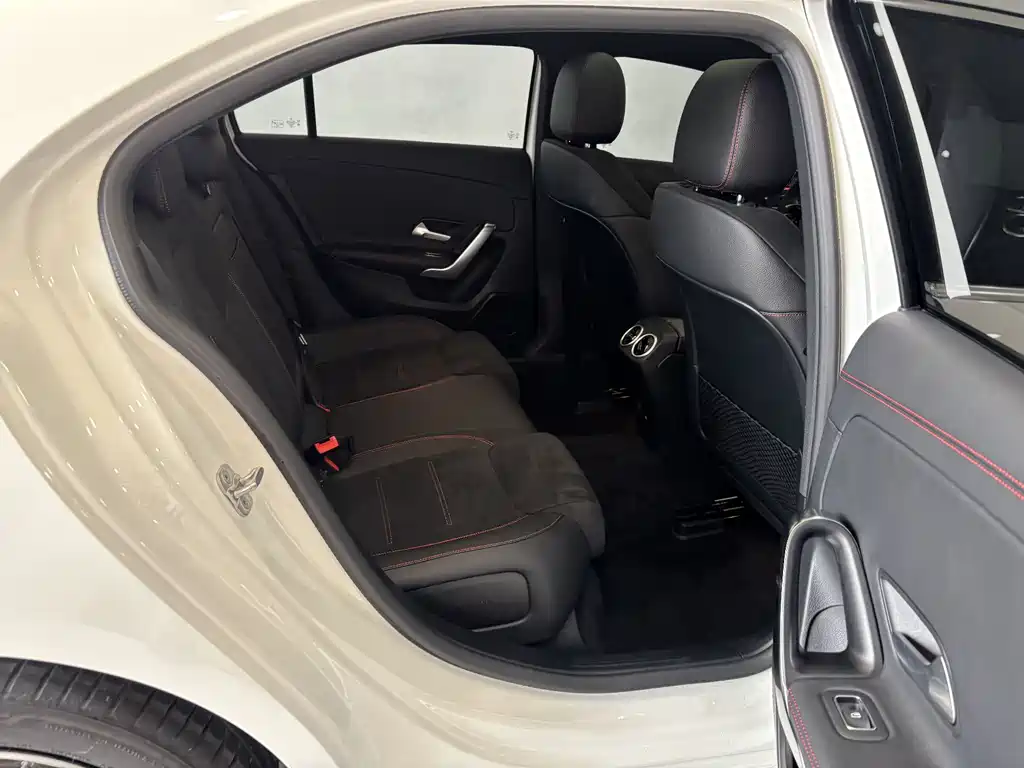 Mercedes-Benz A-Class 2025 A 200 L Fashion Edition