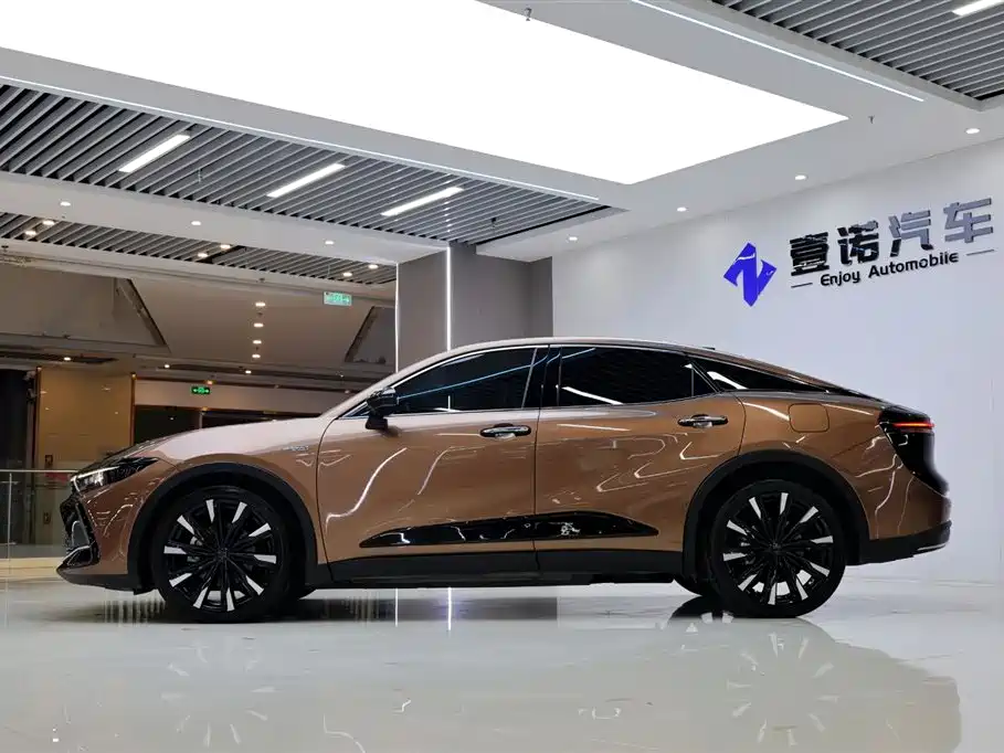 Toyota Crown SportCross 2023 2.4T HEV AWD Premium Edition
