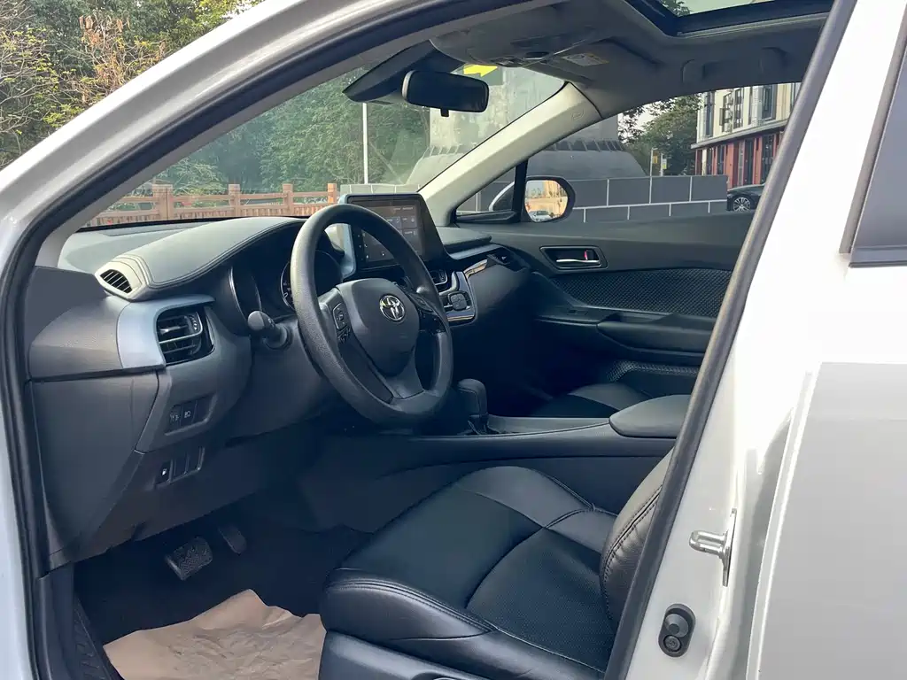 Toyota IZOA 2023 2.0L Yixiang Edition
