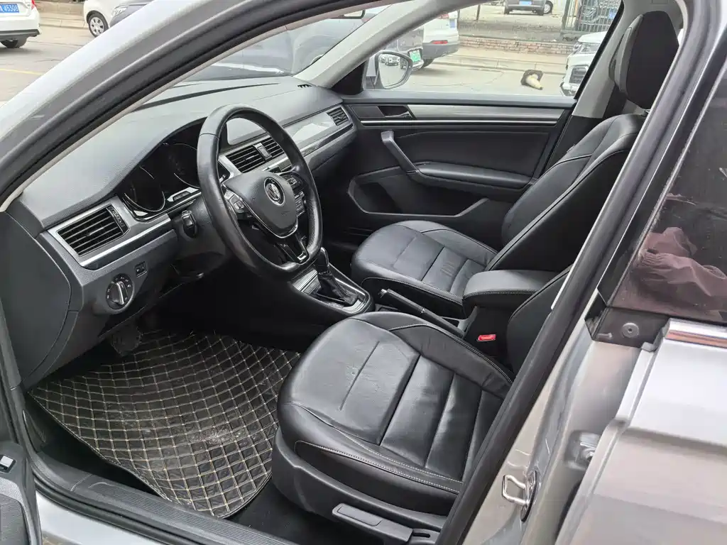 Bora 2018 230TSI DSG Comfort