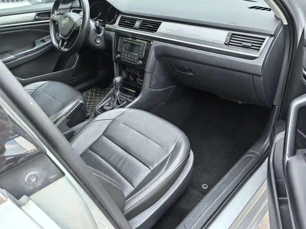 Bora 2018 230TSI DSG Comfort