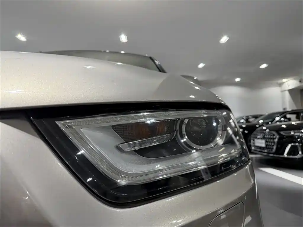 Audi Q3 2013 35 TFSI quattro Technik
