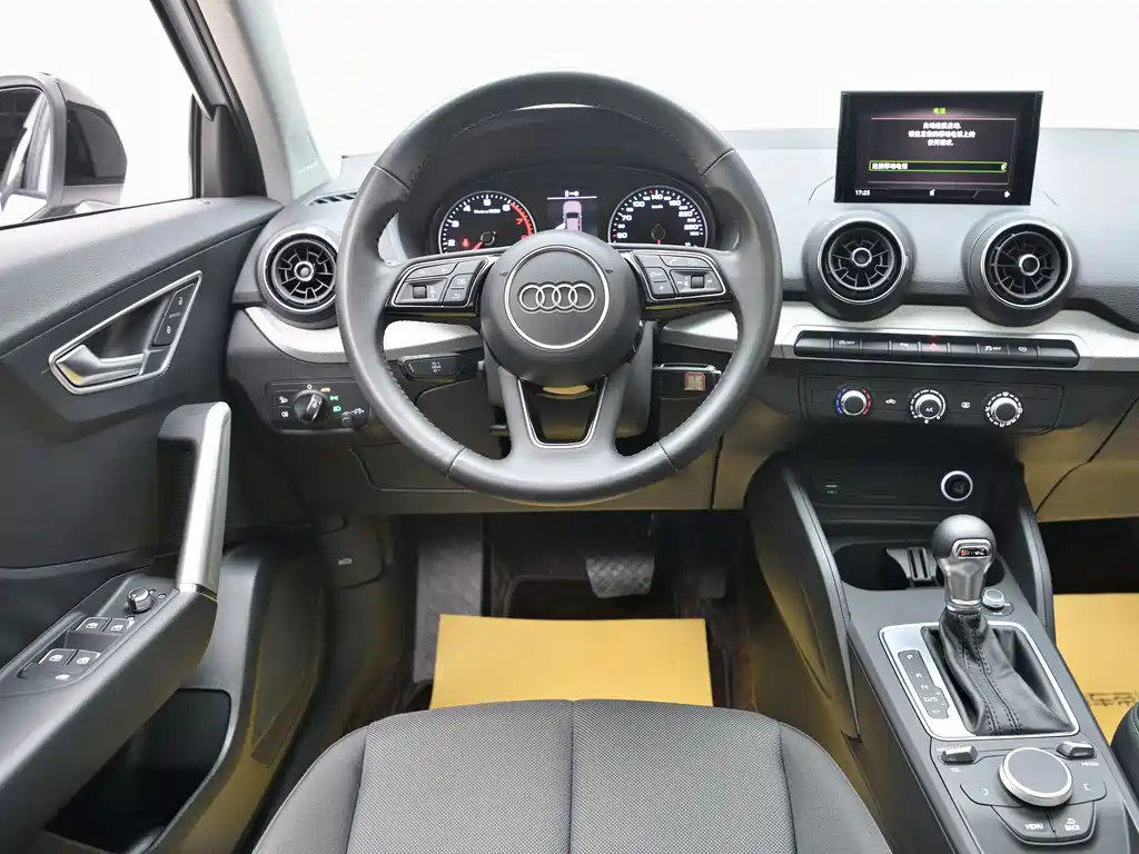 Audi Q2L 2021 35 TFSI Entry Dynamic