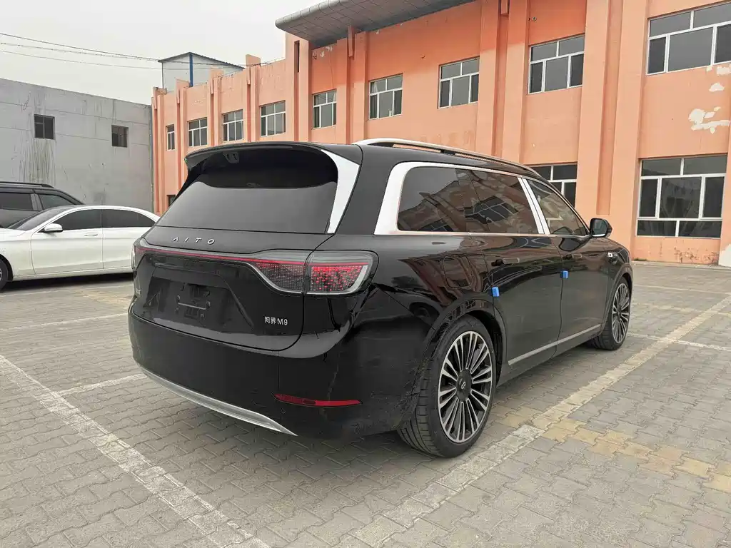 AITO M9 2025 EREV Ultra 52kWh 6-Seater (192-line LiDAR)
