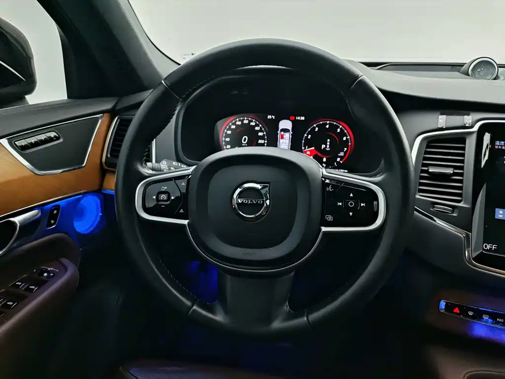 Volvo XC90 2022 B5 Momentum 7-Seater