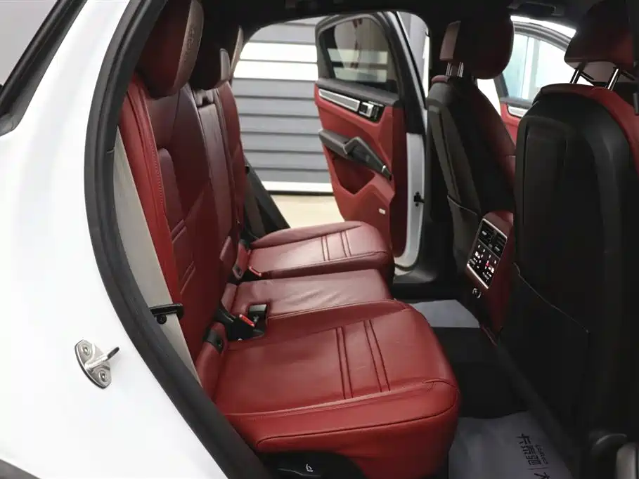 Porsche Cayenne Coupé 3.0T Platinum Edition 2023