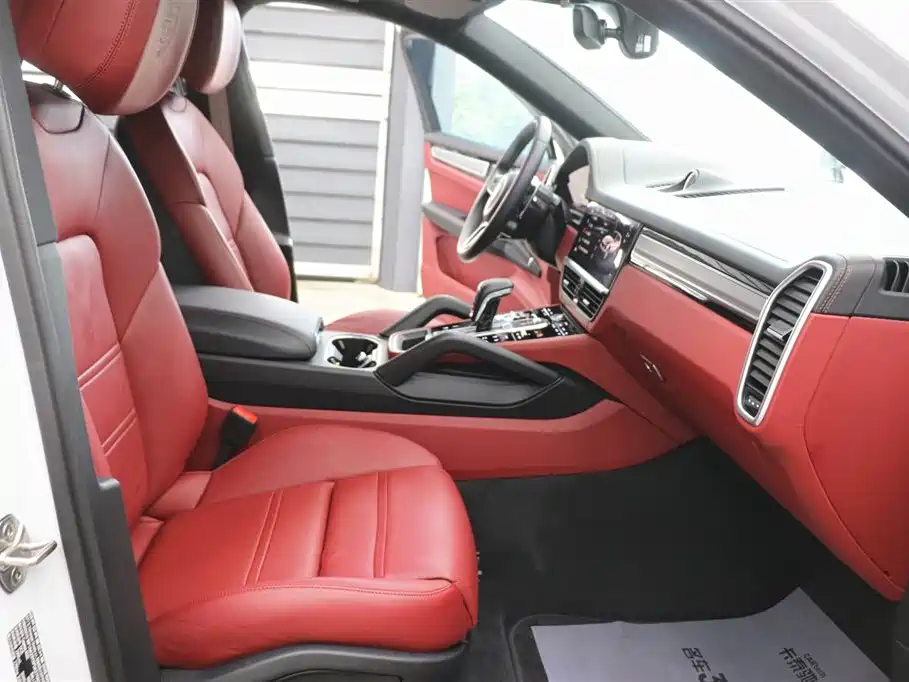 Porsche Cayenne Coupé 3.0T Platinum Edition 2023