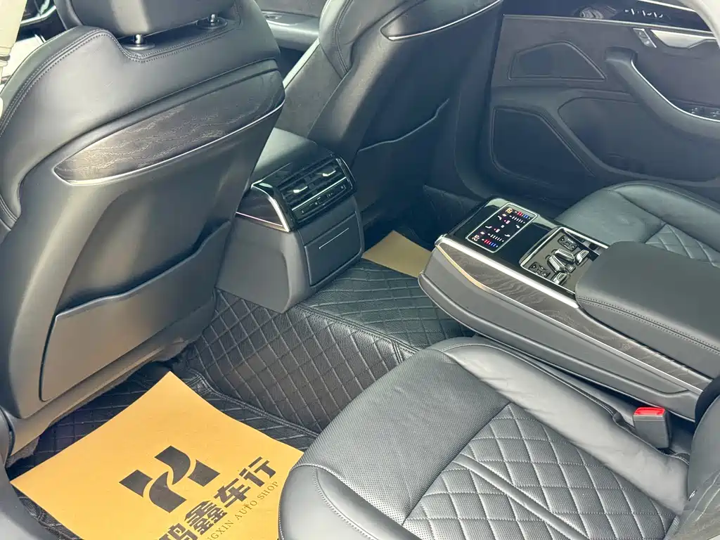 Audi A8L 2021 50 TFSI quattro Comfort Trim