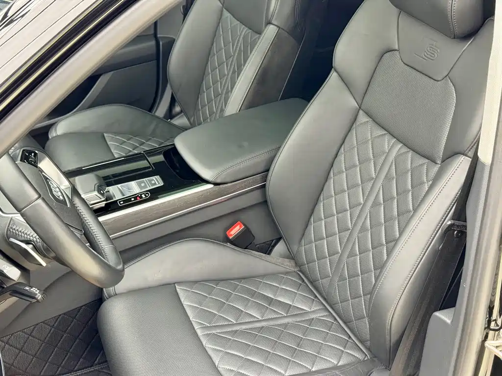 Audi A8L 2021 50 TFSI quattro Comfort Trim