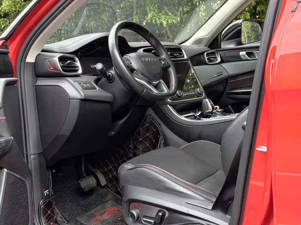 Lynk & Co 01 2017 2.0T AWD Pro