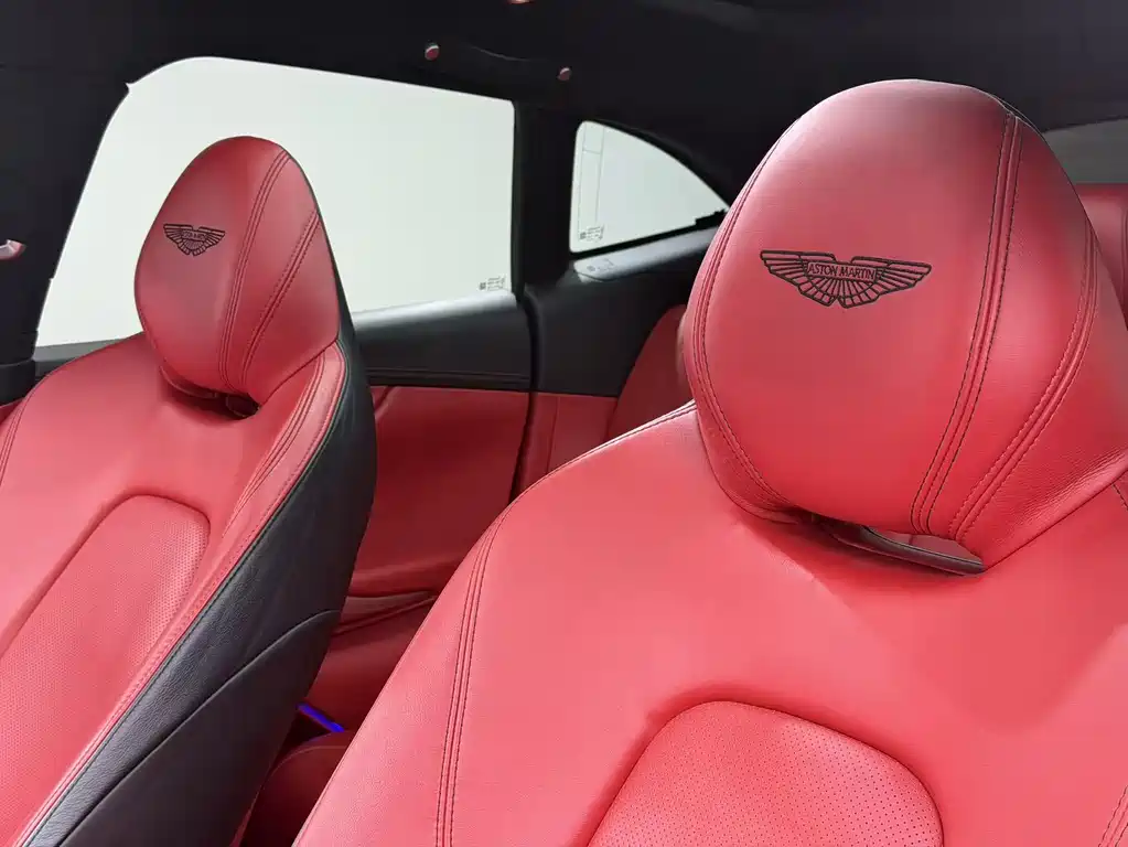 Aston Martin DBX 2022 4.0T V8