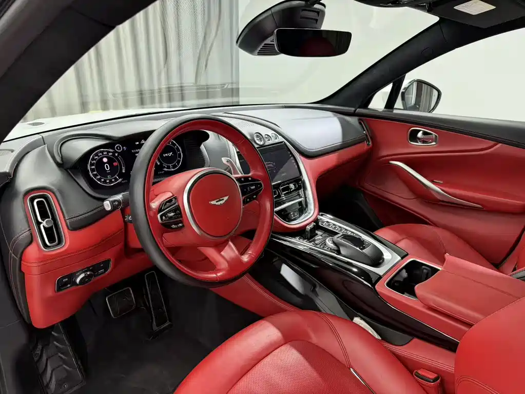 Aston Martin DBX 2022 4.0T V8