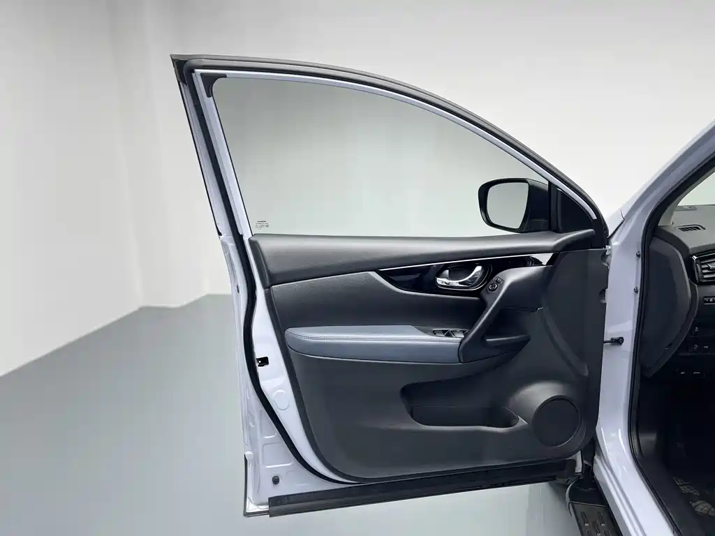 Nissan Qashqai 2025 Honor 2.0L CVT XV+ Leading Edition