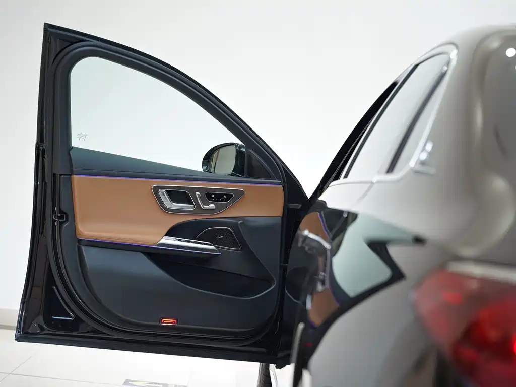 Mercedes-Benz E-Class 2024 E 300 L Fashion Edition
