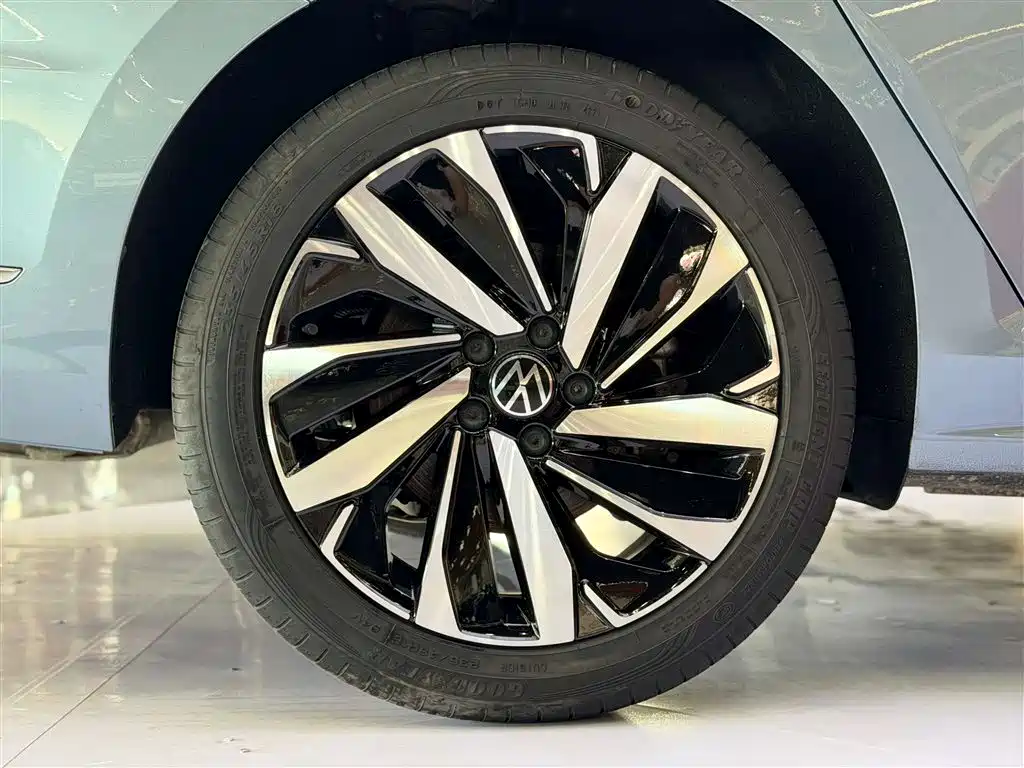 Volkswagen Passat 2022 330TSI Starlight Premium Edition