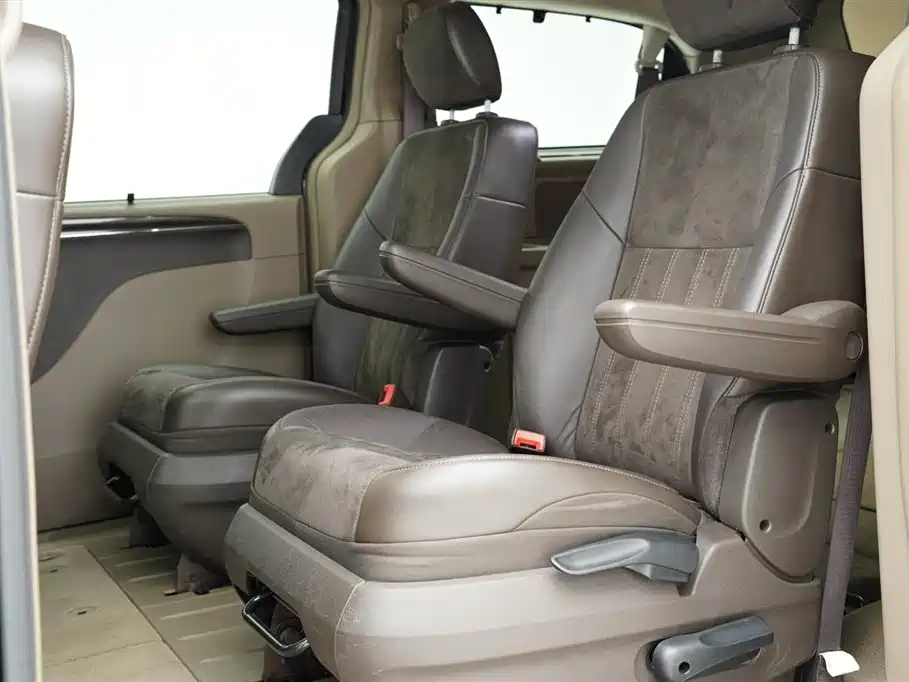 Chrysler Grand Voyager 2013 3.6L Luxury Edition
