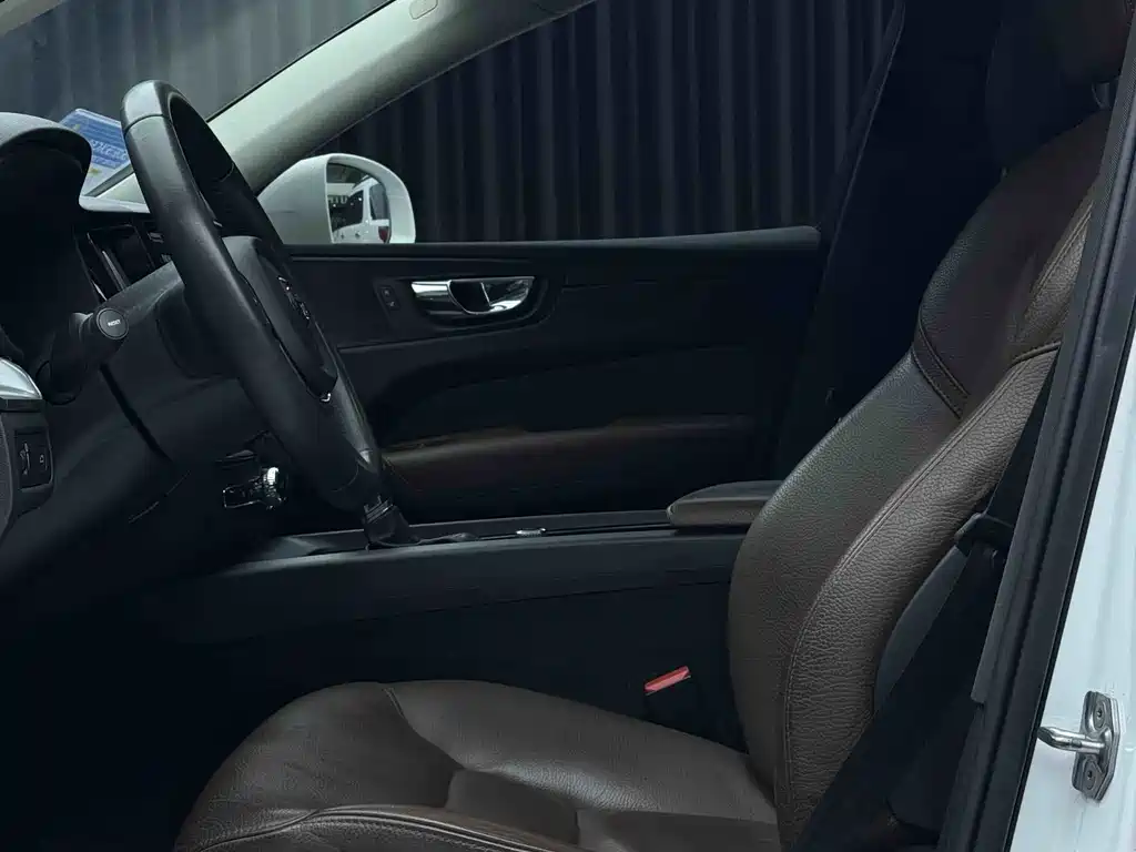Volvo XC60 2018 T5 AWD Inscription