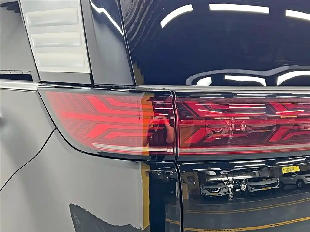 Denza D9 2024 DM-i 980 AWD Deluxe