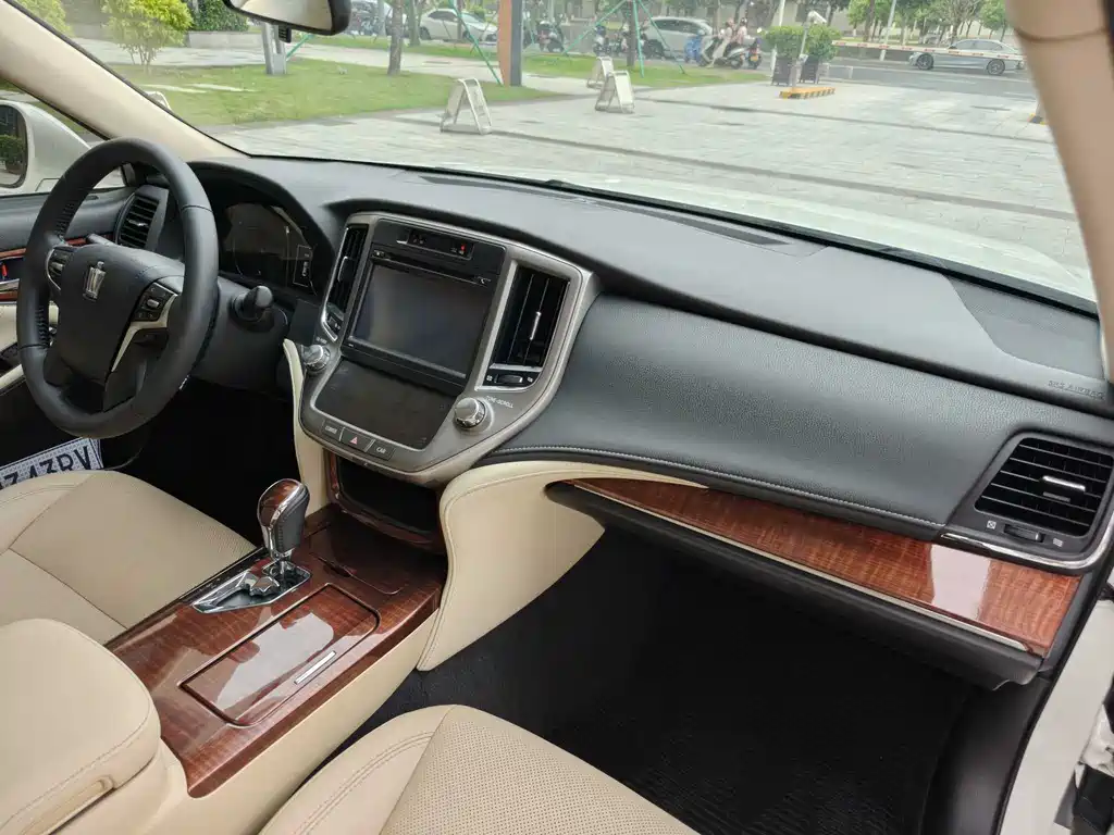 Toyota Crown 2015 2.0T Fashion Edition