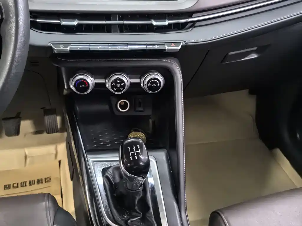 Changan CS15