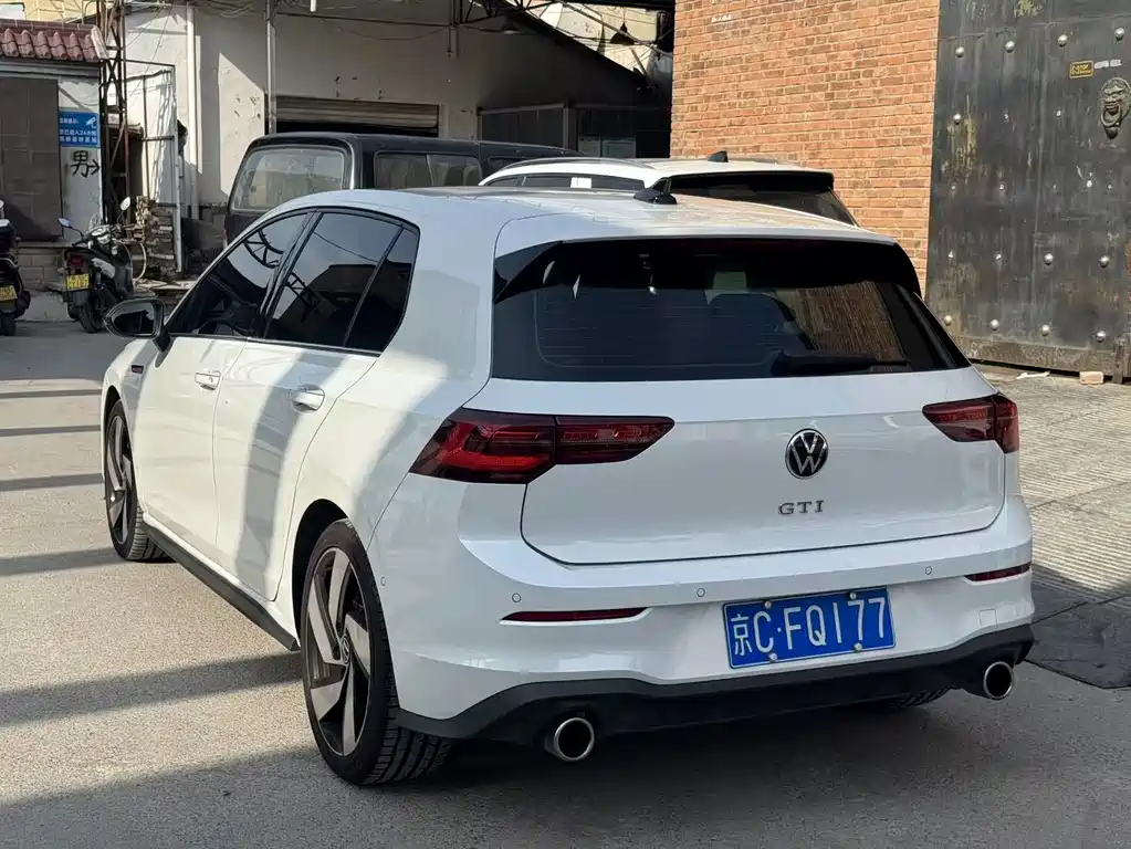 Volkswagen Golf GTI 2023 380TSI DSG