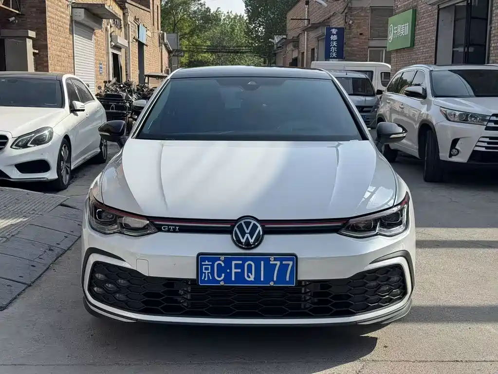Volkswagen Golf GTI 2023 380TSI DSG