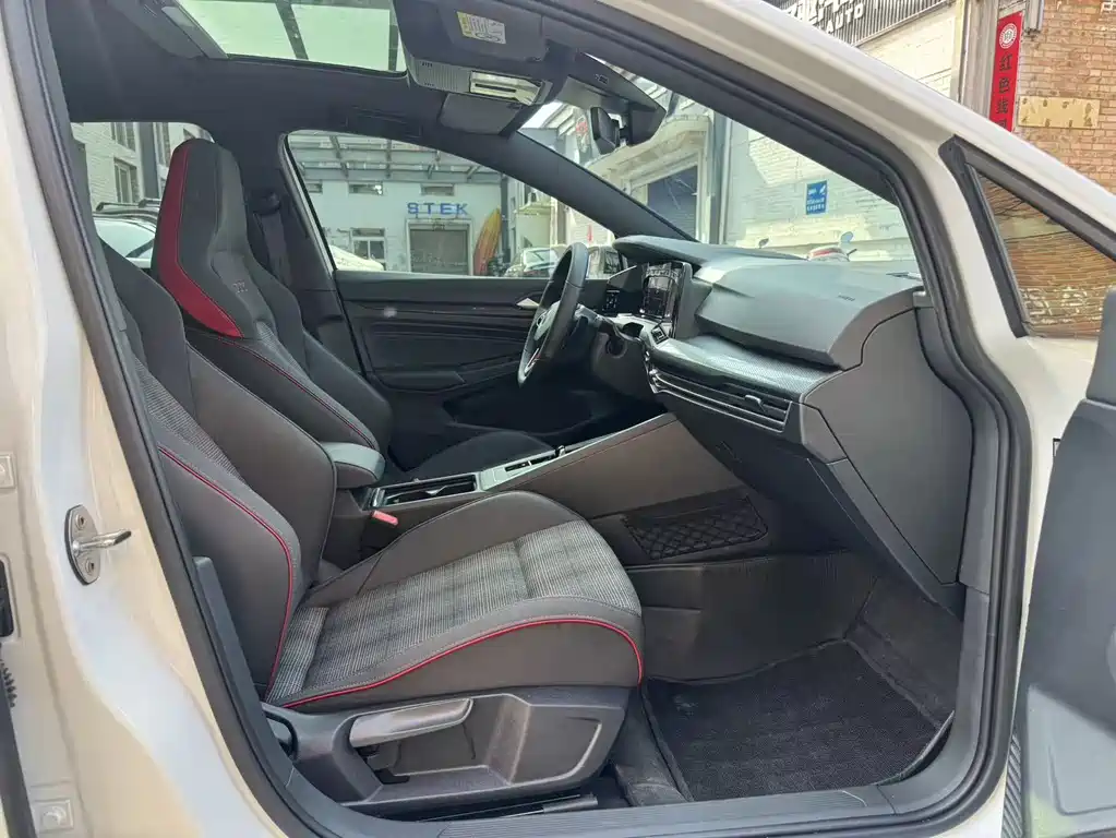 Volkswagen Golf GTI 2023 380TSI DSG