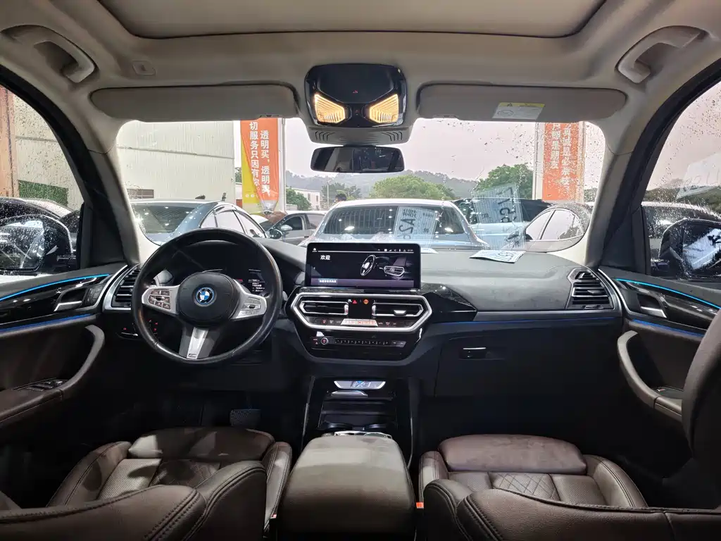 BMW iX3 2024 Leading Edition