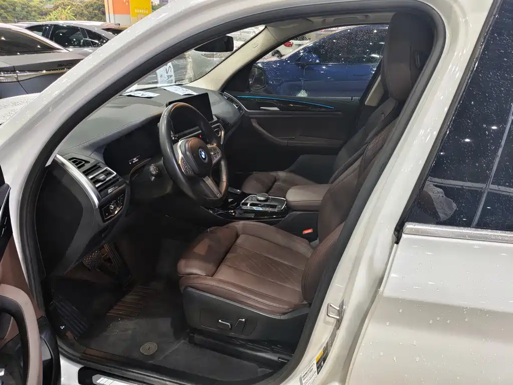 BMW iX3 2024 Leading Edition