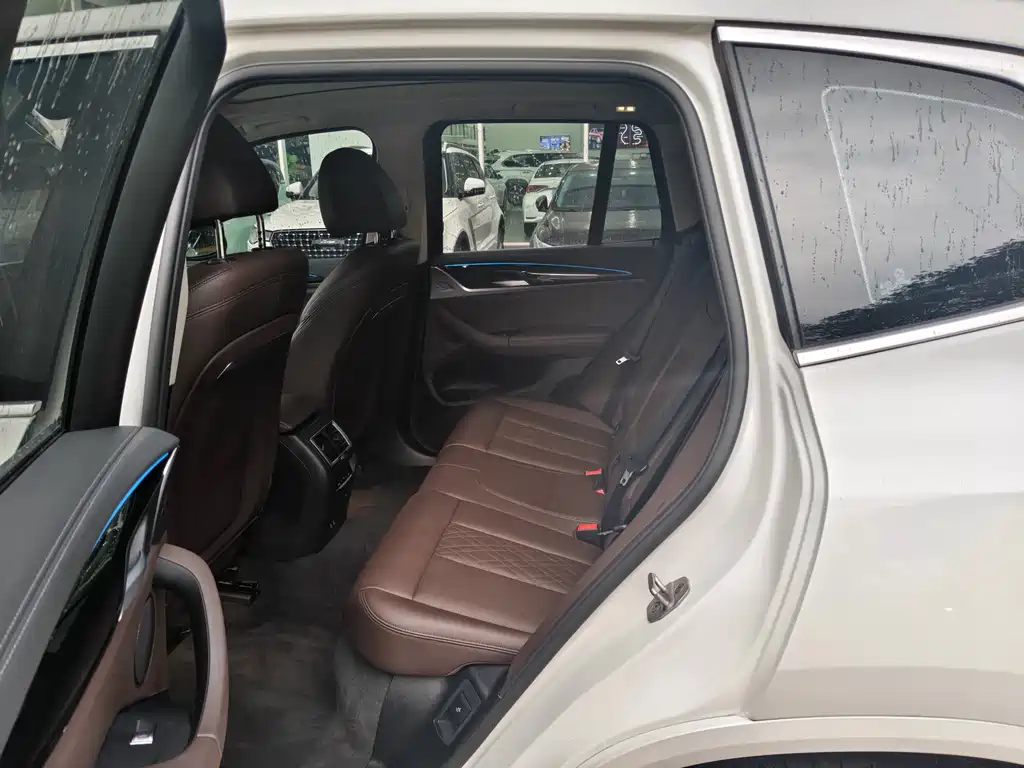 BMW iX3 2024 Leading Edition