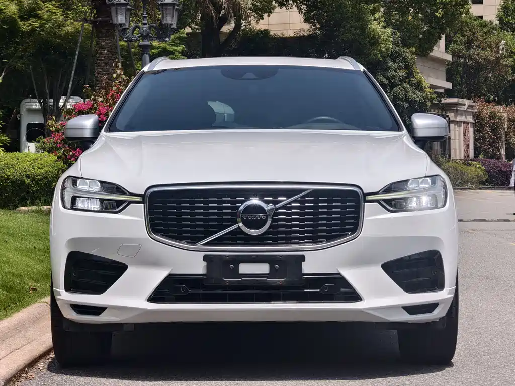 Volvo XC60 2019 T5 AWD Momentum Sport Edition