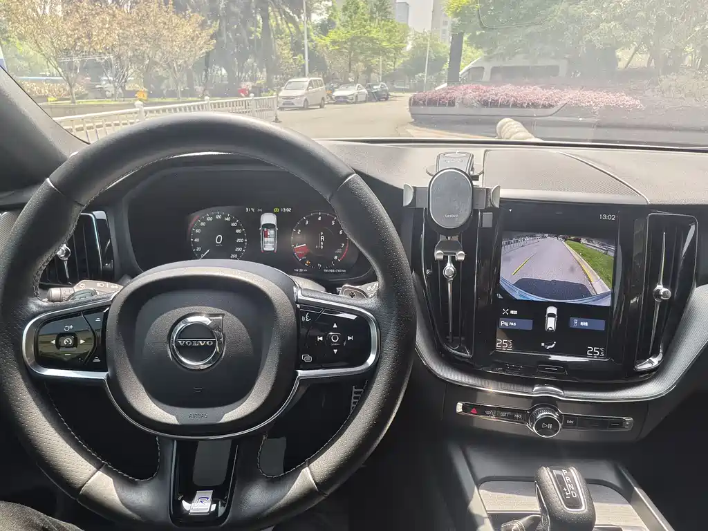 Volvo XC60 2019 T5 AWD Momentum Sport Edition