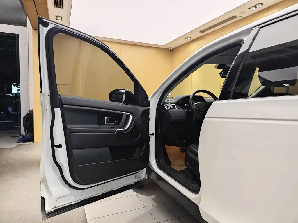 Land Rover Discovery Sport 2019 240PS SE