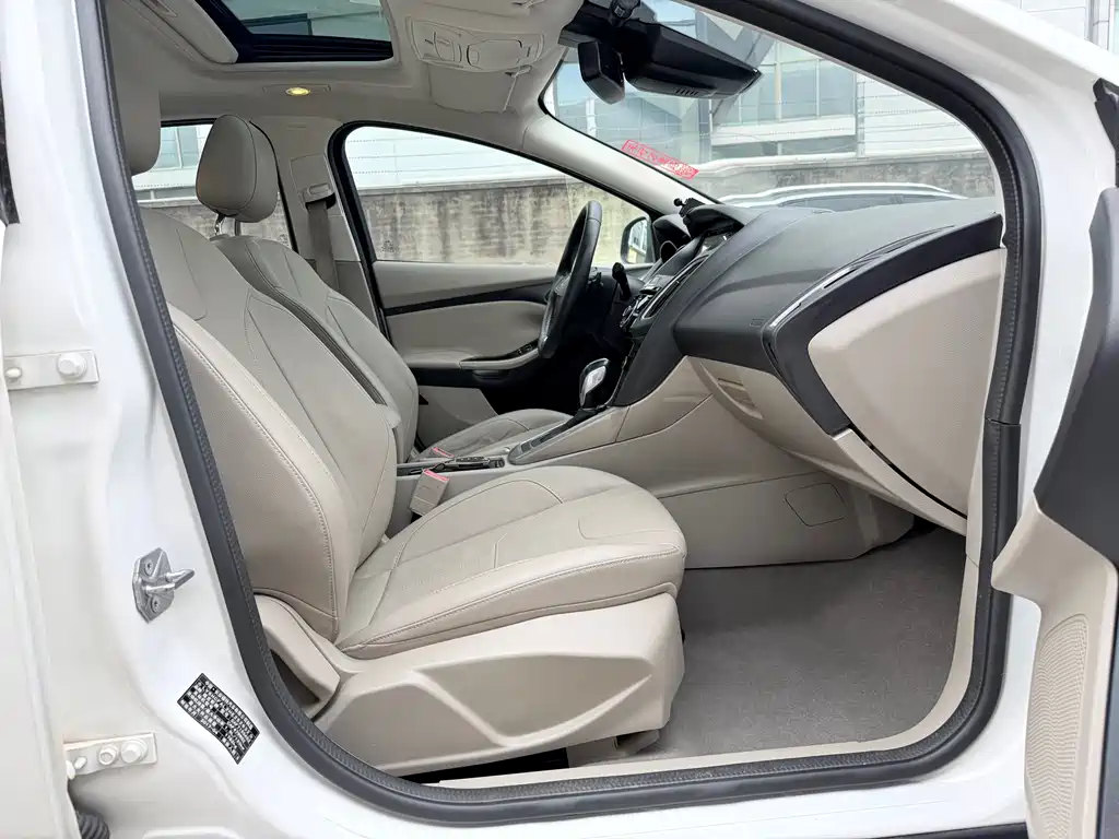 Ford Focus 2017 Sedan EcoBoost 180 Automatic Flagship