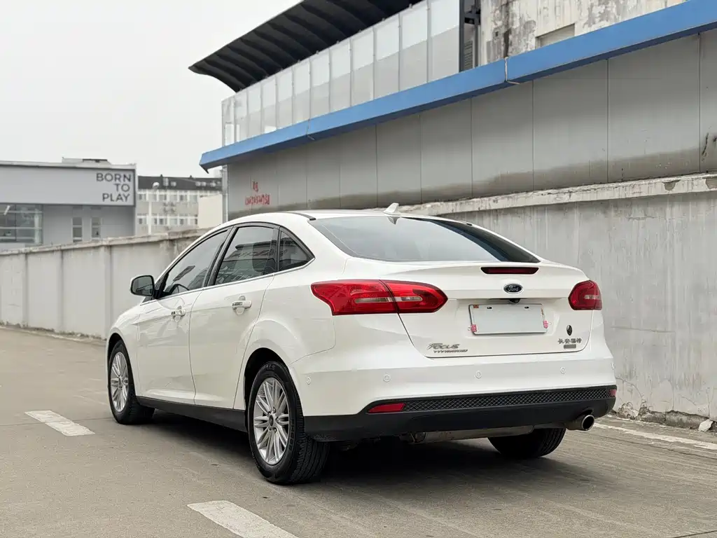 Ford Focus 2017 Sedan EcoBoost 180 Automatic Flagship