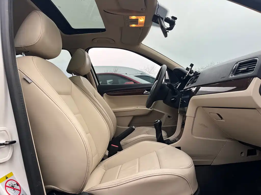 Volkswagen Lavida 2013 1.4TSI Manual Comfort Edition