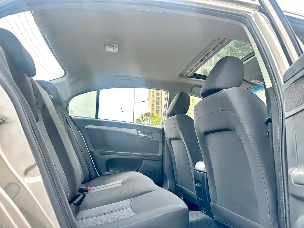 Roewe 350 2015 1.5L Manual Luxury Sunroof Edition