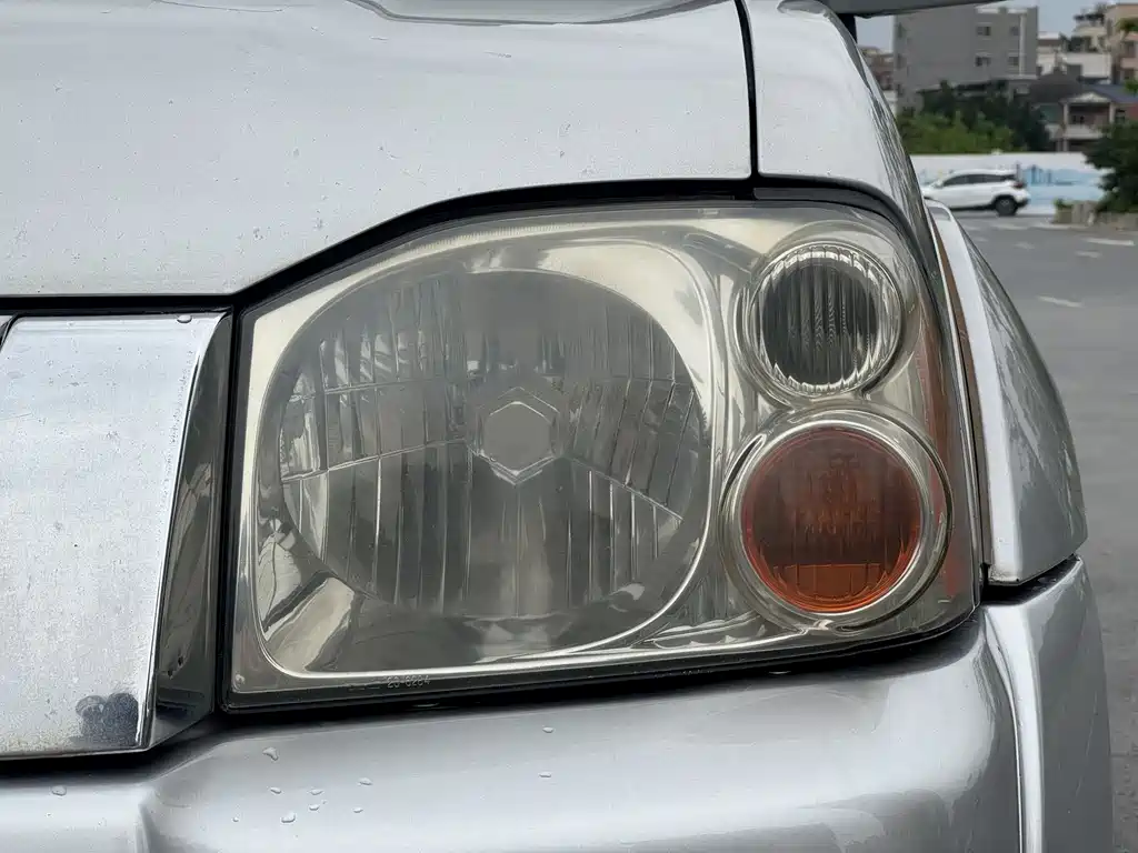 Nissan Paladin 2004 2.4L 4WD Luxury Edition
