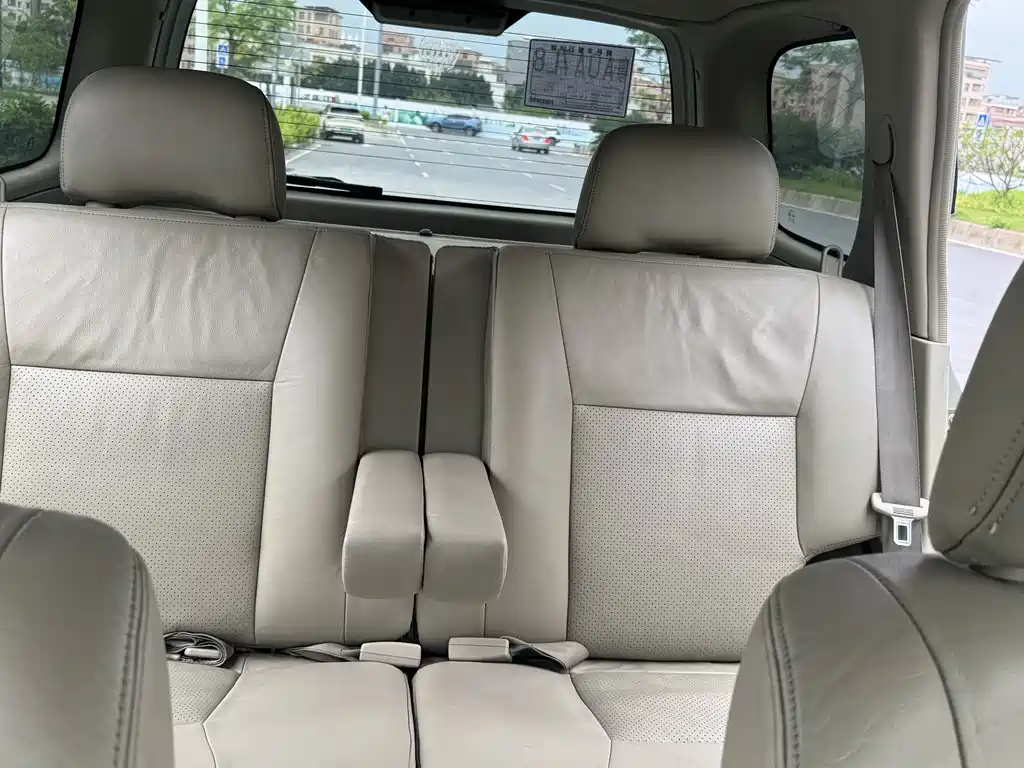 Nissan Paladin 2004 2.4L 4WD Luxury Edition