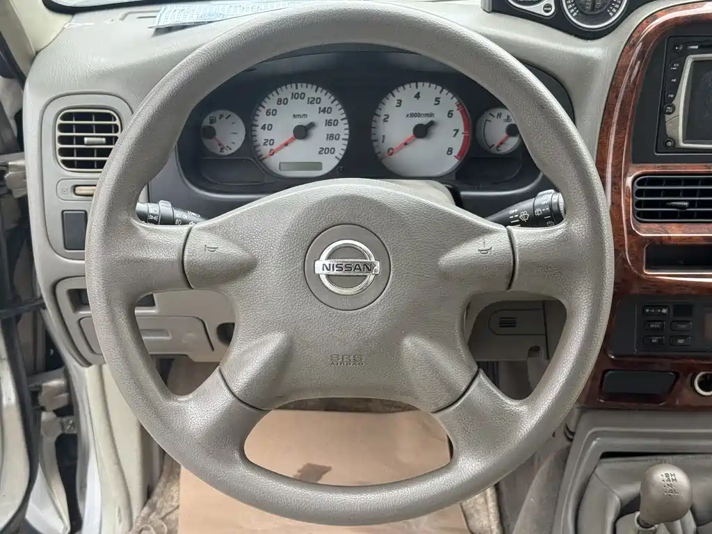 Nissan Paladin 2004 2.4L 4WD Luxury Edition