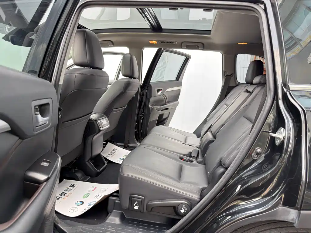 Toyota Highlander 2018 2.0T AWD Luxury Edition 7-Seater China V