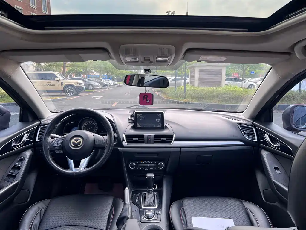 Mazda 3 Axela 2014 Sedan 1.5L Automatic Luxury