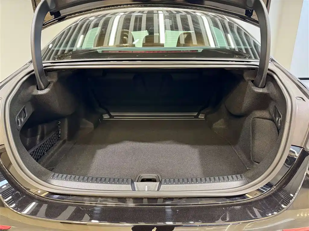 Mercedes-Benz E-Class 2025 Facelift E 300 L Fashion Edition