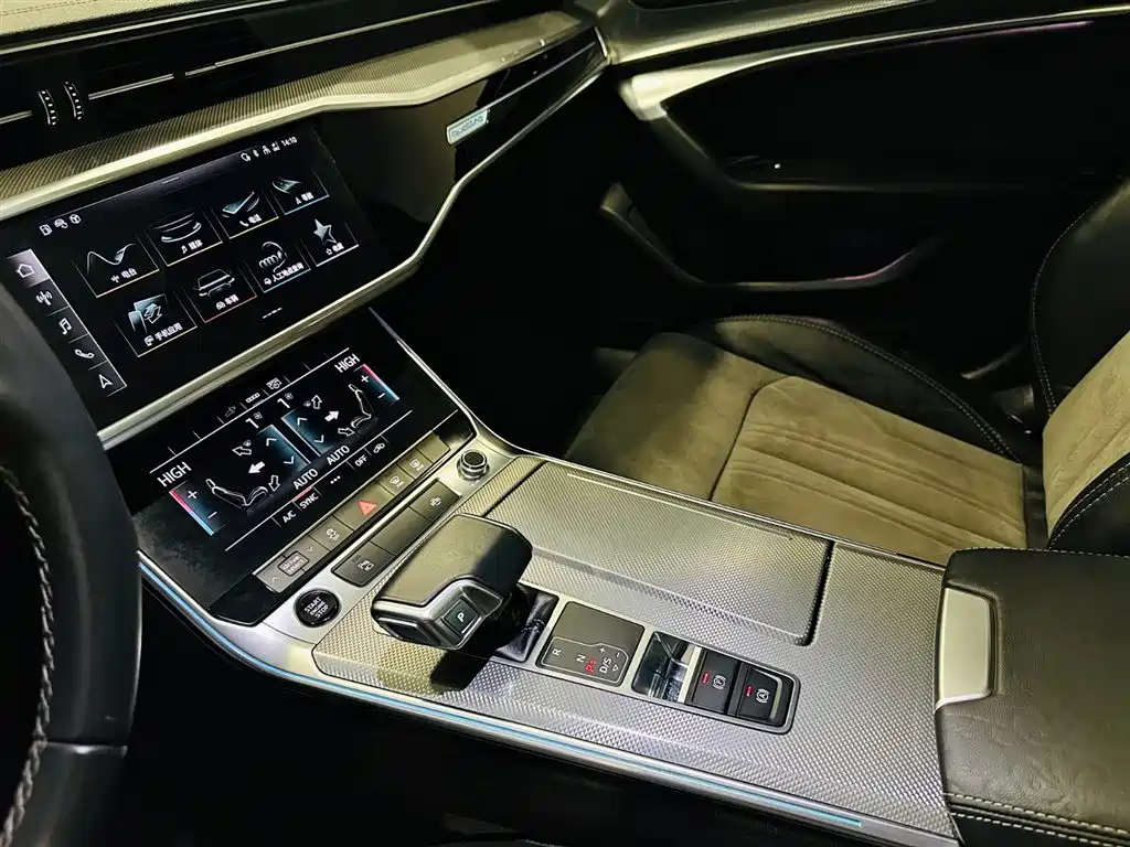 Audi A6L 2020 55 TFSI e quattro