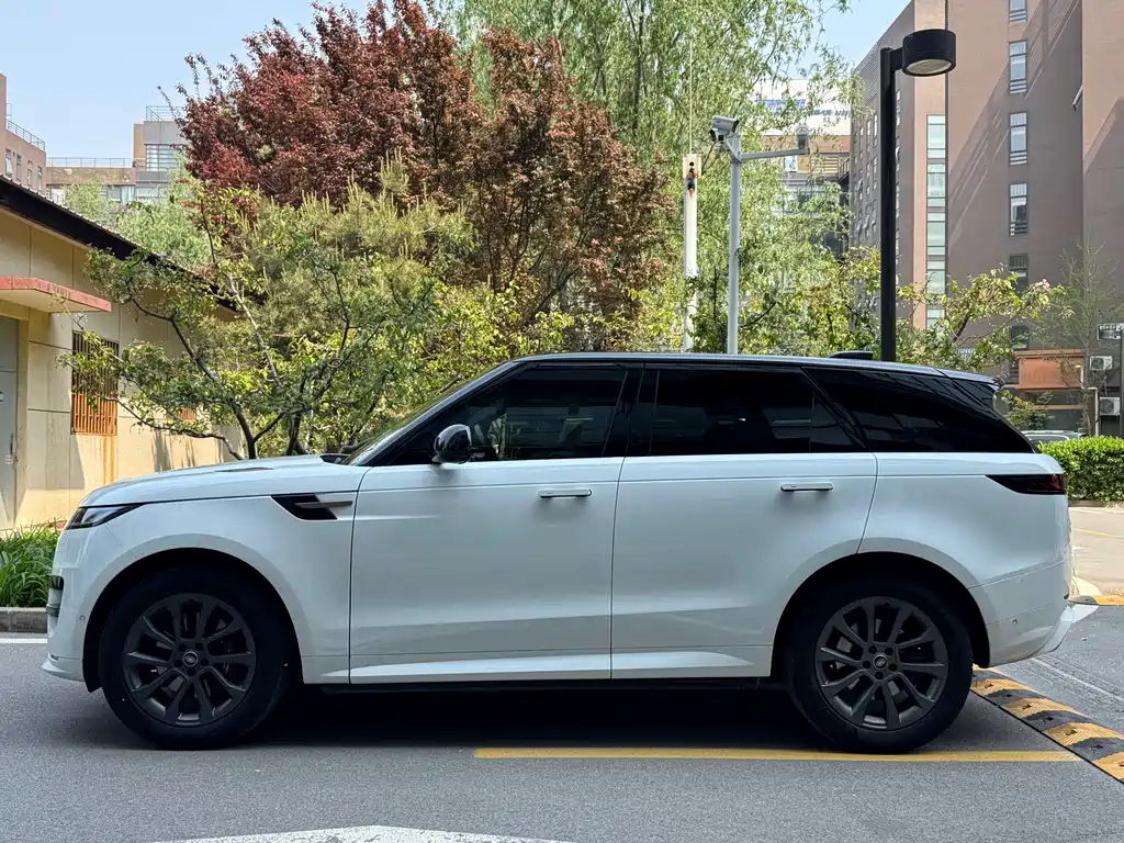 Range Rover Sport 2023 400PS Dynamic SE
