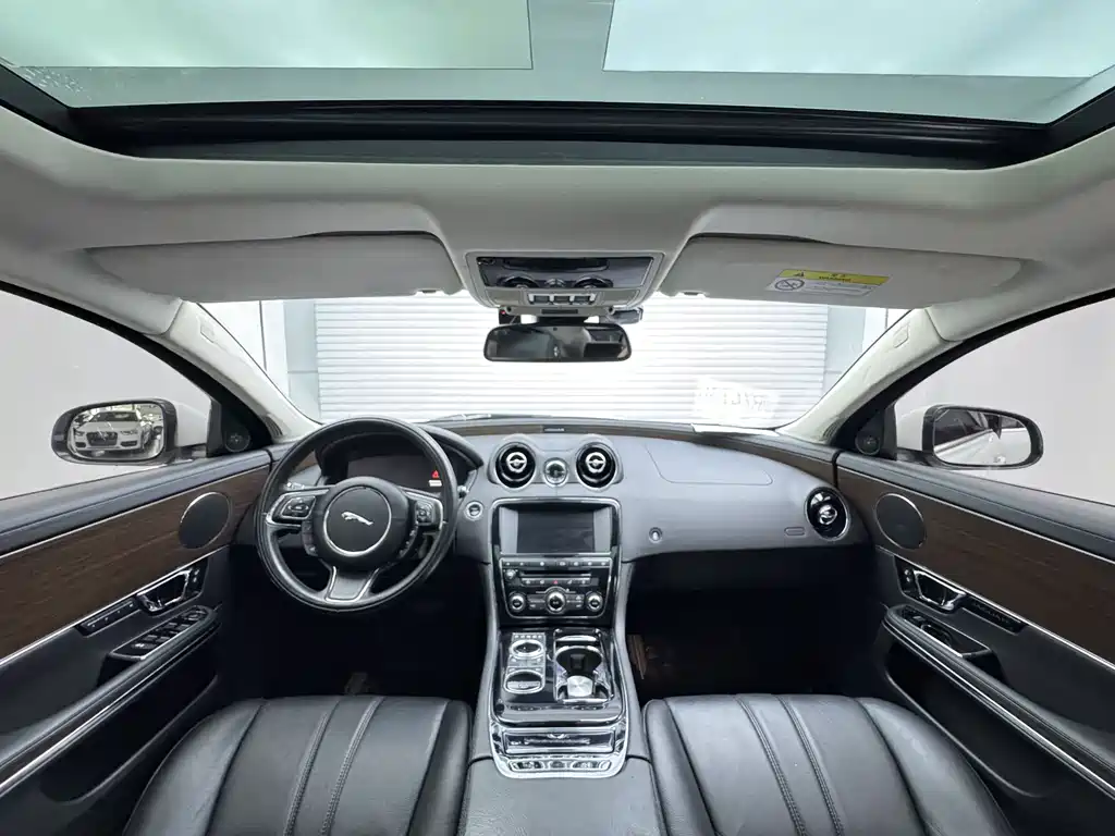 Jaguar XJ 2016 XJL 2.0T RWD Elegant Business Edition